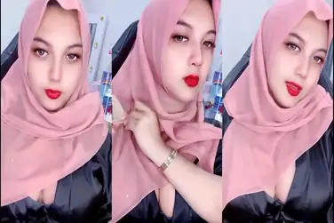 Bokep Jilbab Live Pamer Belahan Toket Mendesah